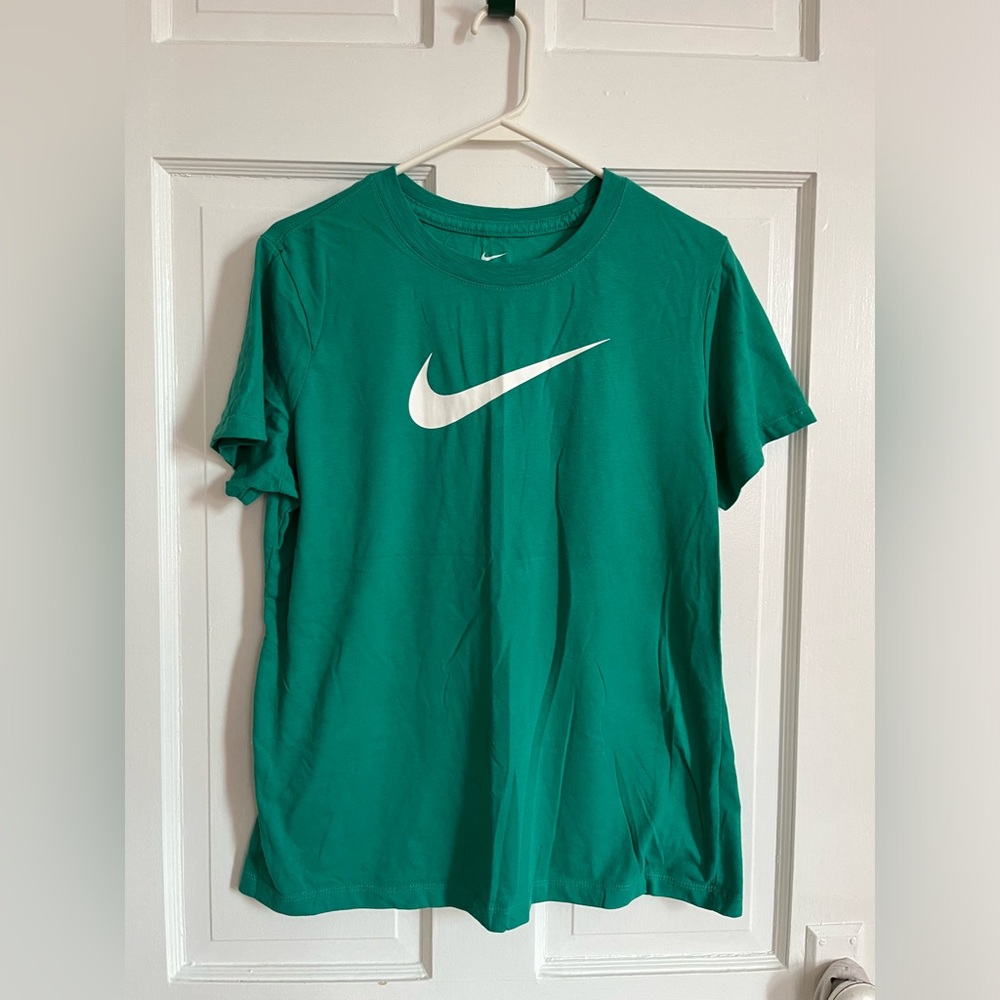 Women’s Nike dri-fit tee
